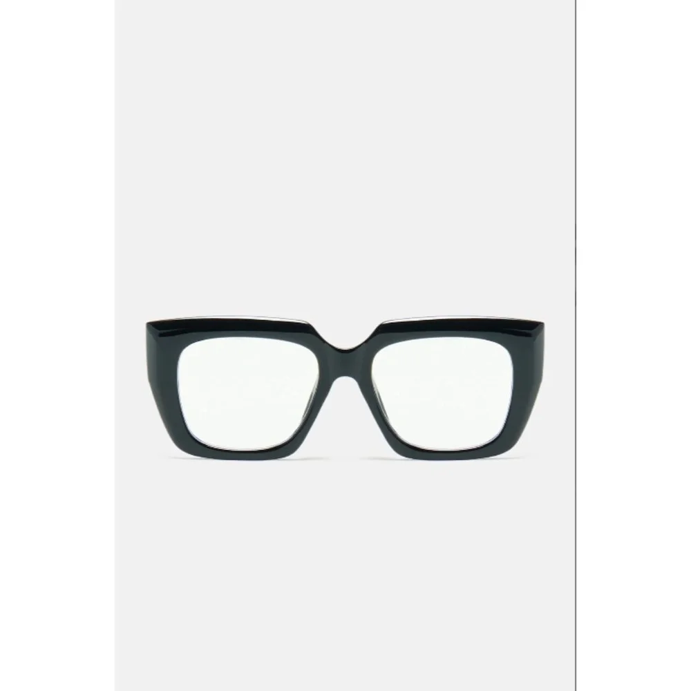 ๐ SOLD ๐ Stylish Black Square Sunglasses - Picture 2 of 3